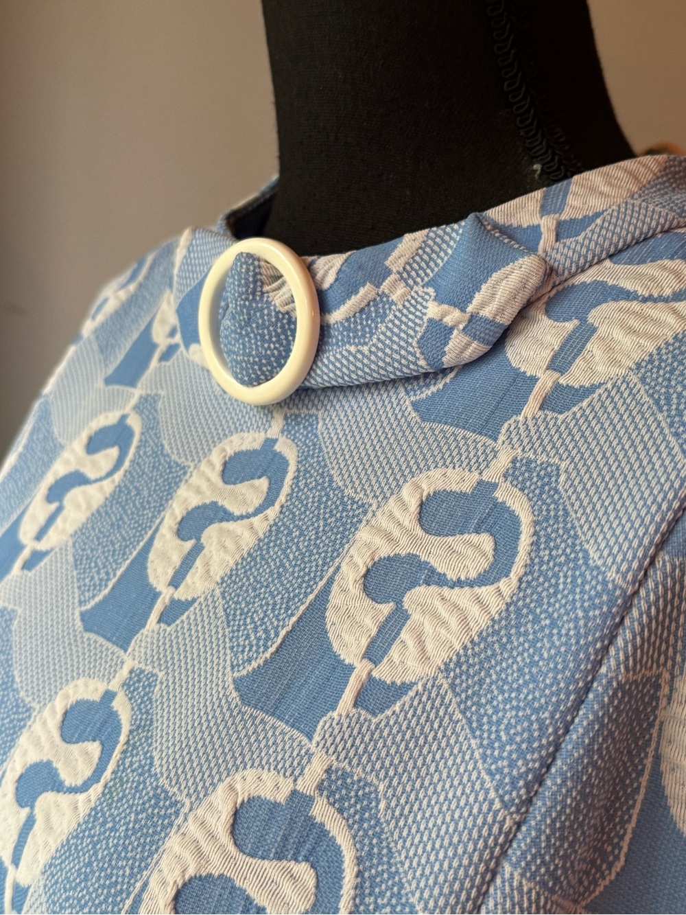 Vintage handcrafted Light Blue Patterned Mod Shift Dress with Ring Detail - Picture 8 of 10